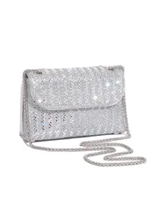 Glänzende Strass Ketten Schultertasche Detailansicht, elegante silberne Abendtasche.