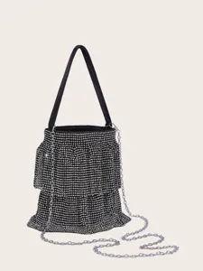 Glänzende Strass-Eimer-Tasche Detail, elegante schwarze Abendhandtasche für Party und Mode.