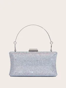 Silberne Strass Abendtasche mit elegantem Metallgriff und Verschluss für Partys und Hochzeiten.