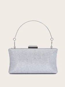 Silberne Glitzer-Abendtasche Produktdetail mit Metallgriff und sicherem Metallverschluss-Design.