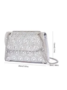 Elegante Strass-Abendtasche mit funkelndem Kristalldesign und stilvollem Metallkettenriemen.