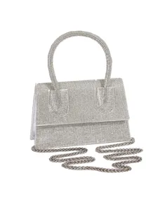 Nahaufnahme Detail der silbernen Strass Abendtasche mit funkelndem Kristallgriff und Kette.