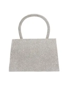 Nahaufnahme der glitzernden silbernen Strass-Abendtasche mit funkelndem Kristall-Griff detail.