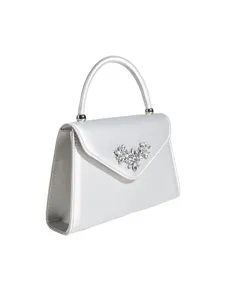 Silberne Abendtasche aus Satin mit funkelndem Kristallblumen-Dekor und edlem Henkel-Detail.