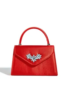 Elegante rote Satin-Abendtasche mit Henkel und glänzendem Kristallblumen-Besatz für Anlässe.
