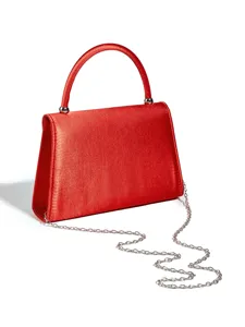 Rote Satin Abendtasche Clutch mit Metall Kette und Griff fuer elegante Feiern.