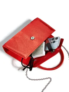 Rote Satin Abendtasche mit Kette und rundem Griff, elegante Clutch für Party und elegante Anlässe.