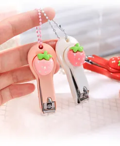 Coupe-ongles fraise mignon avec chaîne mini outil de manucure portable dessin animé pratique