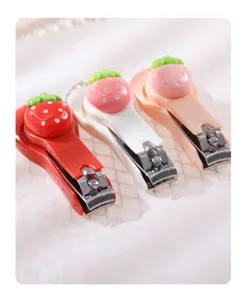 Coupe-ongles mignon fraise dessin animé, mini outil de manucure portable et pratique.