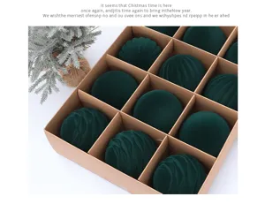Set de bolas de Navidad de terciopelo verde oscuro, adornos flocados para árbol elegantes.