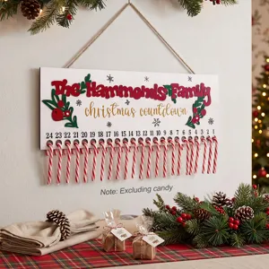Hölzernes Weihnachts-Adventskalender-Wandschild mit personalisierten Namen und Zahlen.