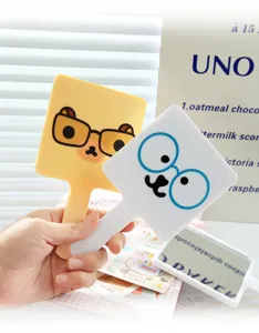 Specchio da trucco a mano portatile con design carino di animali e occhiali per uso quotidiano.