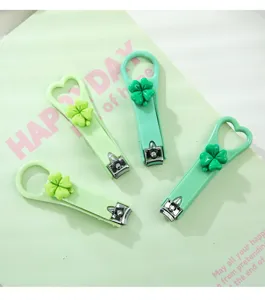 Joli kit de coupe-ongles trèfle vert, outils de manucure créatifs portables pour soins.