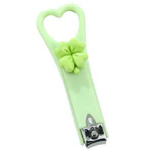 Coupe-Ongles Trèfle Mignon en Acier Inoxydable Coupe-Ongles Portable Petite Taille Design Créatif Forme de Cœur Outil de Manucure pour Voyage Quotidien Universel