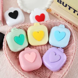 Tragbarer klappbarer Haarkamm mit Luftkissen in Macaron Farben und süßem Herz Design.