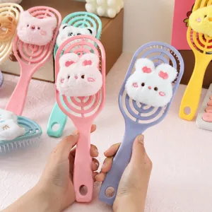 Süße Cartoon Plüsch Puppe hohle Haarbürste mit ergonomischem Griff für tägliche Kopfhautmassage.