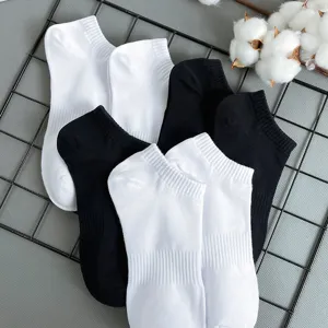 Men breathable short socks in black and white cotton ankle socks for summer sport daily wear.
