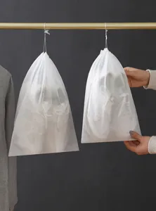 Vliesstoff Schuhstaubbeutel mit Kordelzug zum Aufhängen, Trocknen und staubfreien Aufbewahren.