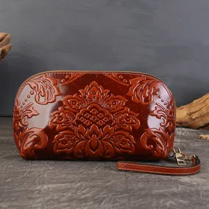 Sac pochette portefeuille de luxe pour femme en cuir veritable gaufre vintage vue principale.