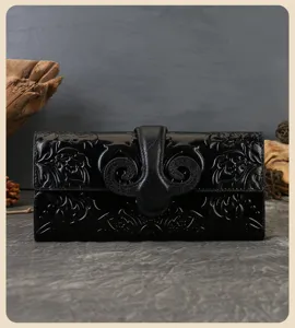 Portefeuille long femme en cuir véritable, pochette vintage gravée fleurs de vache.
