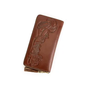 Cartera larga de cuero genuino para mujer con diseño floral repujado y cremallera con borla.