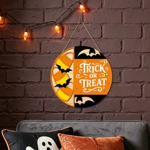 Halloween Holz Hängeschild mit hohlen Fledermäusen und Trick or Treat Text für Wanddeko