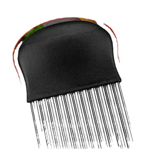 Pettine a denti fini in acciaio inossidabile con manico nero, accessorio di pulizia resistente.