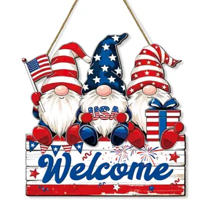 Pancarte suspendue en bois patriotique avec des gnomes USA, idéale pour la fête nationale.