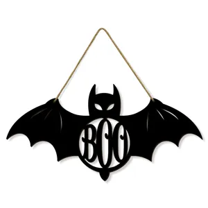 Cartello sospeso in legno a forma di pipistrello di Halloween con intaglio BOO, decoro.