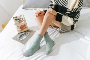 damen kuschelige fleece wintersocken dicke warme wadenlange haussocken detailansicht