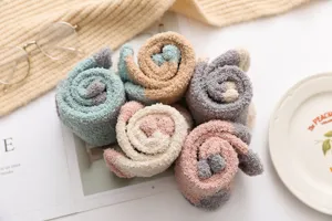 Gemütliche dicke Plüsch Wintersocken Detail, ultraweiche Frottee Haussocken für Damen.