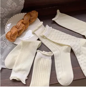 Chaussettes mi-mollet en dentelle blanche pour femme, fines respirantes ajourees, style japonais.