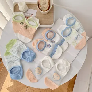 Zomer dunne mesh bootsokken voor vrouwen schattige smiley geborduurde onzichtbare sokken.