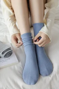 Comfortable ribbed slouch socks for women, stylish breathable cotton mid-tube socks for daily wear.