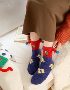 Chaussettes d'hiver en polaire corail drôle de clown chaudes avec boules 3D et broderie.