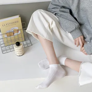 Comfortable white ribbed short socks for women, spring and summer hidden boat socks style.