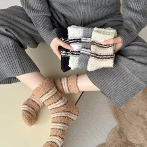 Thickened coral fleece striped sleep socks for men, cozy warm floor socks, retro winter home wear.