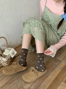 Japanese retro brown floral mid-tube women's socks with cute lettuce edge for autumn style.