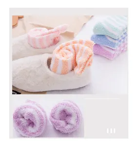 Chaussettes de nuit rayées en polaire corail femme chaud épaissi peluche chausson hiver