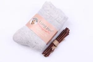 Chaussettes d'hiver en laine épaisse, tricot bouclette chaud, détail confortable par temps froid.