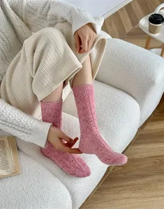 Thickened speckle yarn cable knit wool socks for women, cozy winter warm mid-calf socks.