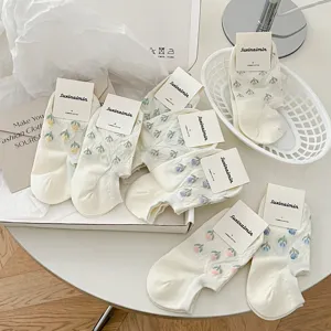 Detail view of women's floral low-cut boat socks set, featuring cute pattern and soft cotton.