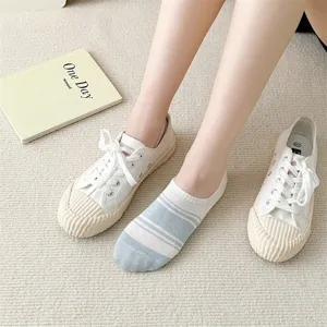 Women shallow mouth invisible socks paired with casual canvas shoes, comfortable and stylish daily wear.