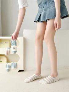 Women's summer low-cut boat socks, anti-slip hidden short socks with cute bear and stripes.