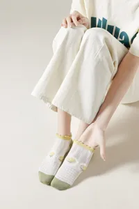 Comfortable women mesh short socks with sweet floral patterns and cute ruffle edges for summer.