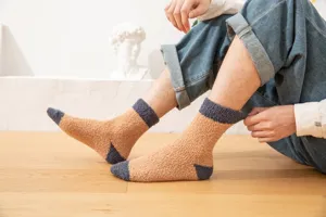 Herren Winter warme Korallenfleece Socken, kuschelige Plüsch ThermoSocken in Braun Grau.