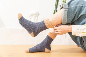 Detaillierte Ansicht dicker Herren Korallenfleece Socken, flauschige warme Wintersocken.