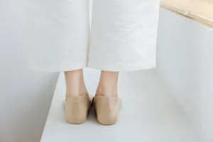 Solid color low-cut invisible socks for women, breathable everyday wear fashion footwear.