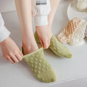 Women shallow cut mesh boat socks, breathable green short socks for spring and summer daily wear.