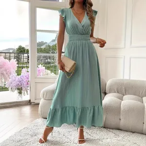 Elegante abito lungo estivo da donna con maniche corte a volant, scollo a V e vita elastica alta.